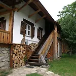Pensjonat Salamandra Village *
